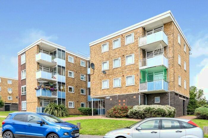 2 Bedroom Flat To Rent In Burke Drive, Southampton, Hampshire, SO19