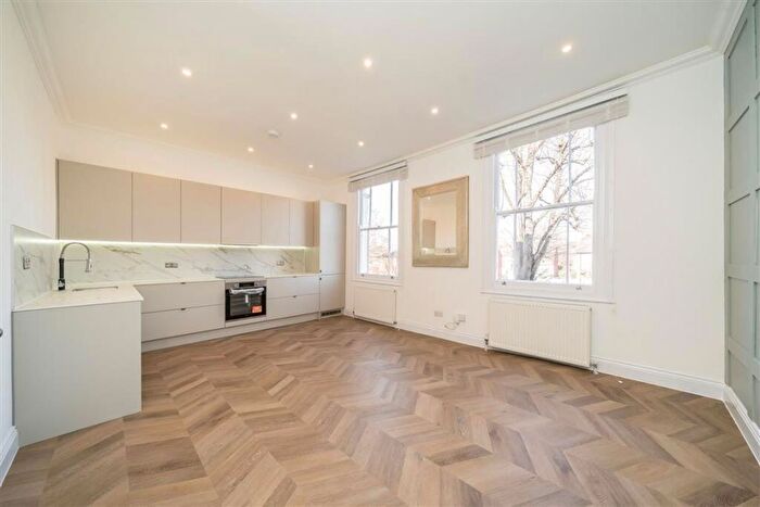 2 Bedroom Flat For Sale In Effingham Road, Lee, SE12