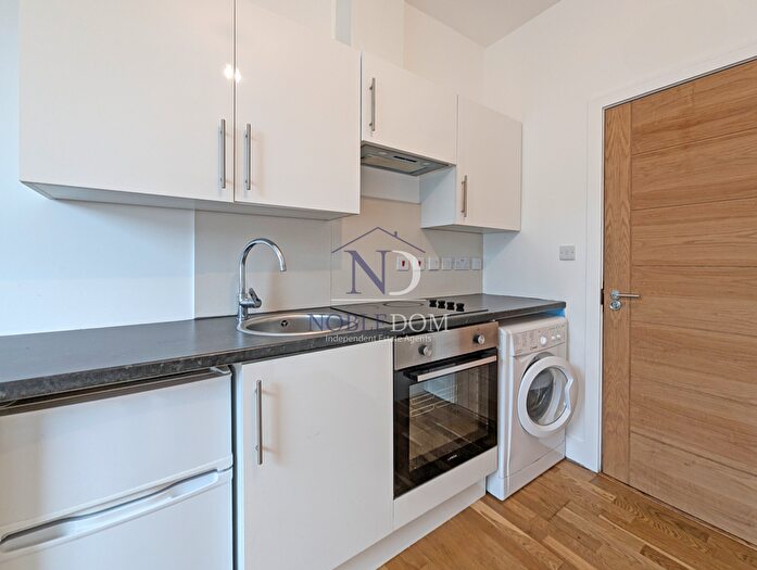 Studio To Rent In Hounslow, TW3