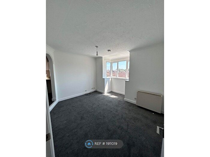 2 Bedroom Flat To Rent In Chapel Close, Clowne, Chesterfield, S43