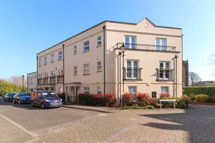 2 Bedroom Flat For Sale In College Square, Westgate-On-Sea, CT8