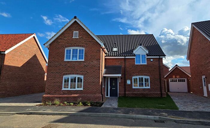 4 Bedroom Detached House For Sale In Roundhouse Way, Yaxham, Dereham, NR19