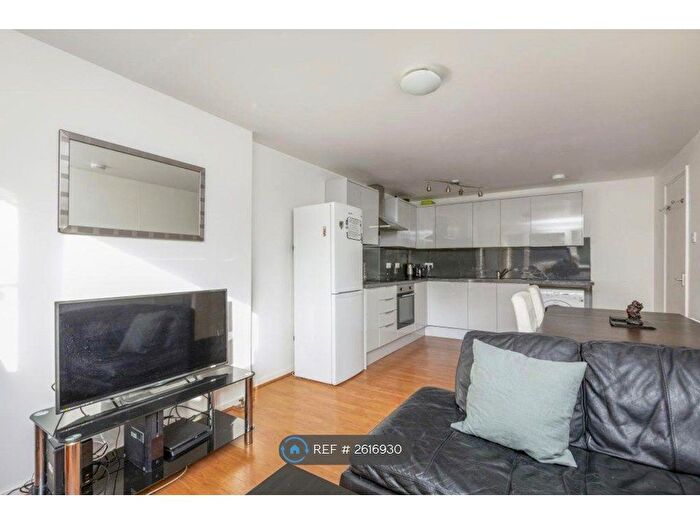 3 Bedroom Flat To Rent In Westfield Road, Edinburgh, EH11