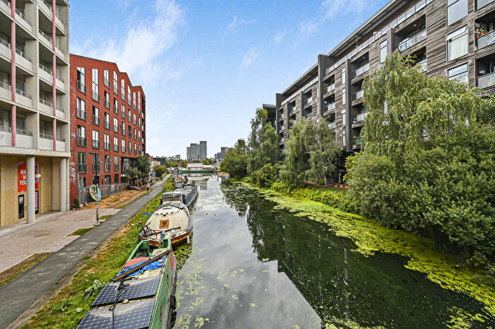 2 Bedroom Flat For Sale In Therm Court, Fish Island, E3