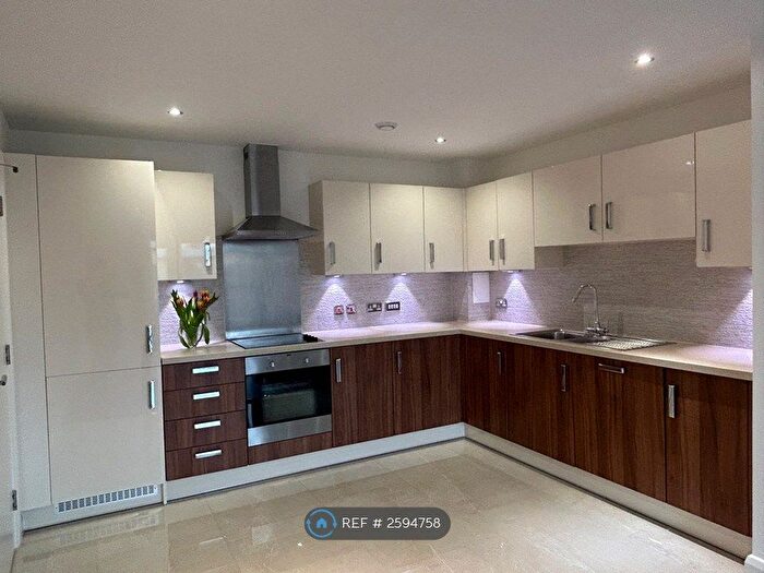 2 Bedroom Flat To Rent In Leyton Green Road, London, E10