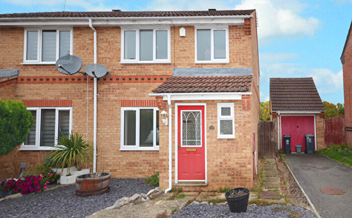 3 Bedroom Semi-Detached House To Rent In Keston Way, Raunds, NN9