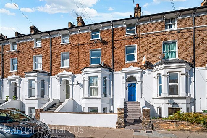 Studio For Sale In Oaklands Grove, London, W12