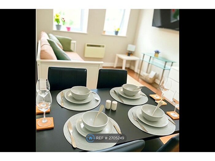 1 Bedroom Flat To Rent In The Mall, London, W5