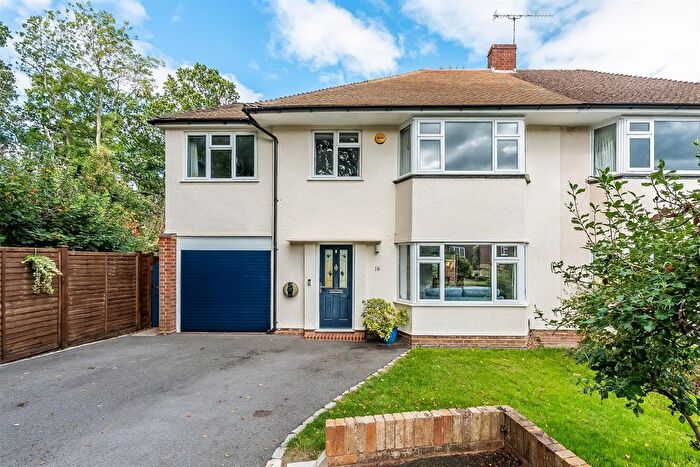 4 Bedroom Property For Sale In Swanns Meadow, Great Bookham, KT23