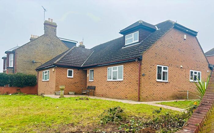 4 Bedroom Bungalow To Rent In Mierscourt Road, Rainham, ME8