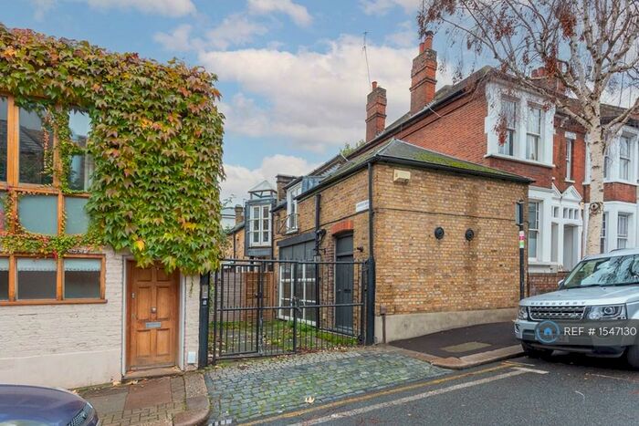 1 Bedroom Maisonette To Rent In Garfield Mews, London, SW11
