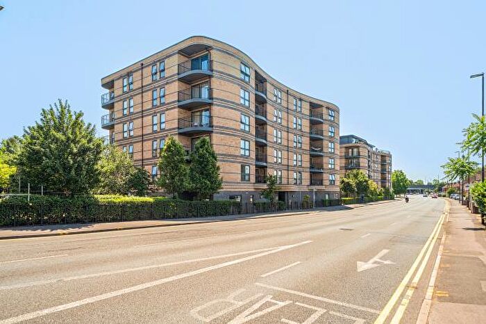 2 Bedroom Apartment For Sale In Windsor Road, Slough, SL1