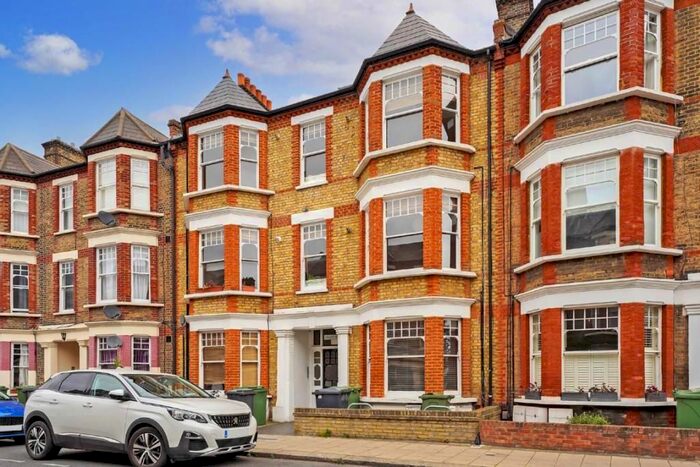 2 Bedroom Flat To Rent In Edgeley Rd, Clapham, London, SW4
