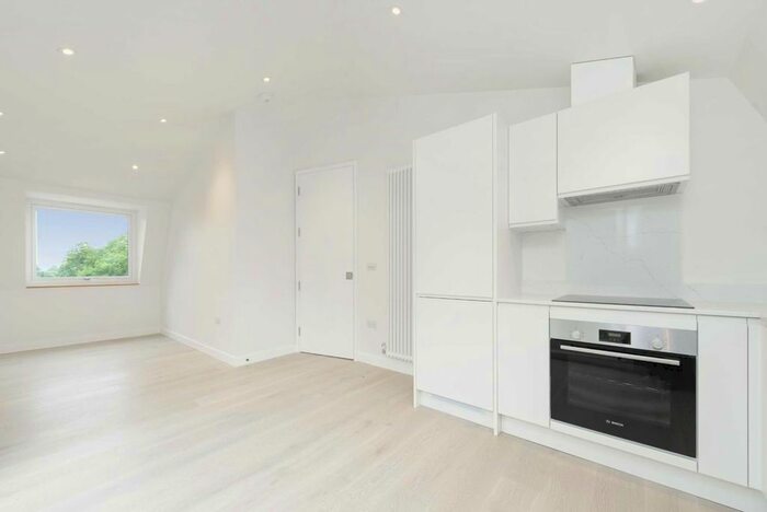2 Bedroom Flat To Rent In Risborough Close, Muswell Hill, London, N10