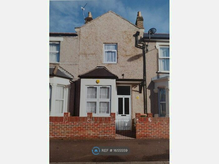 3 Bedroom Terraced House To Rent In Fourth Avenue, London, E12