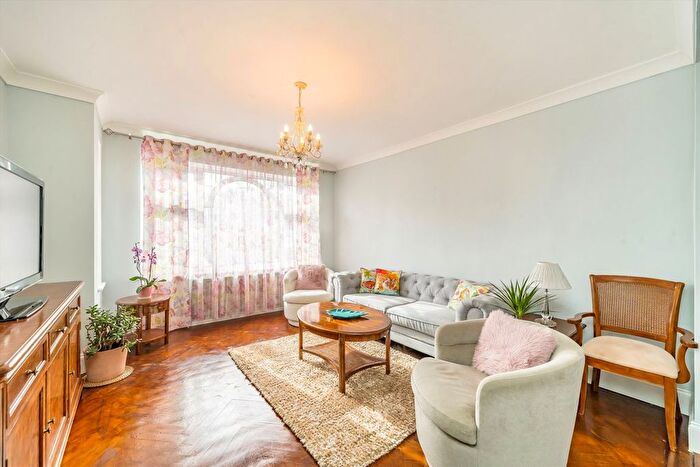 4 Bedroom Semi-Detached House To Rent In Brunswick Road, London, W5