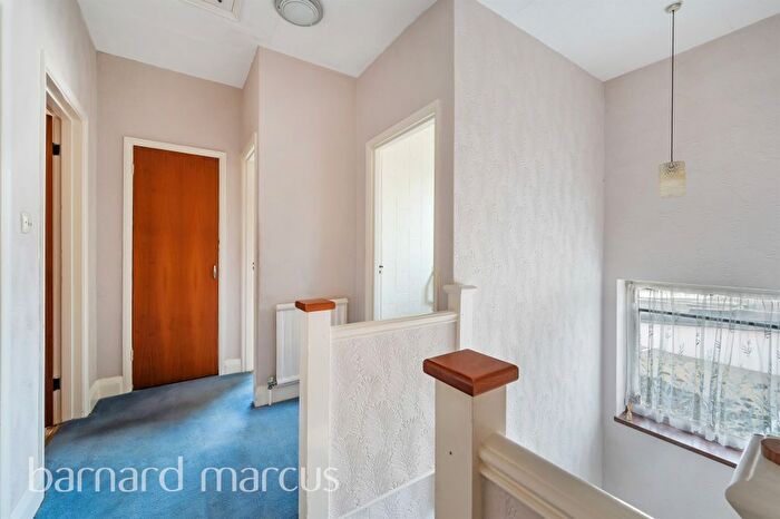3 Bedroom Detached House For Sale In Woodlands Way, Ashtead, KT21