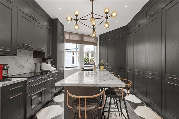 3 Bedroom Flat To Rent In Carlton Mansions, Holland Park Gardens, London, W14