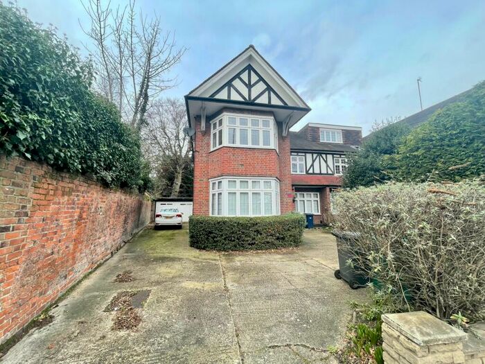 5 Bedroom Semi-Detached House To Rent In Parson Street, London, NW4