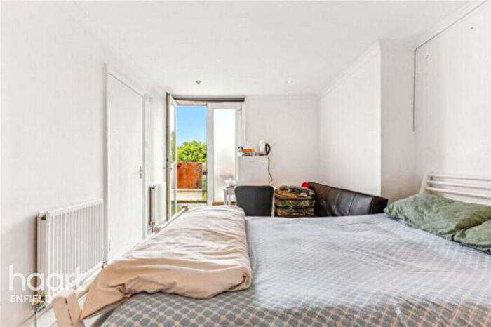 3 Bedroom Apartment To Rent In Hornsey Road, London, N19
