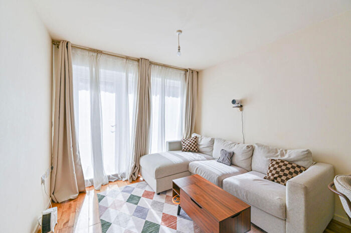 2 Bedroom Flat For Sale In Peebles Court, Croydon, CR0