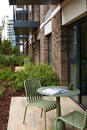 1 Bedroom Flat To Rent In Moat Street, London, SW11