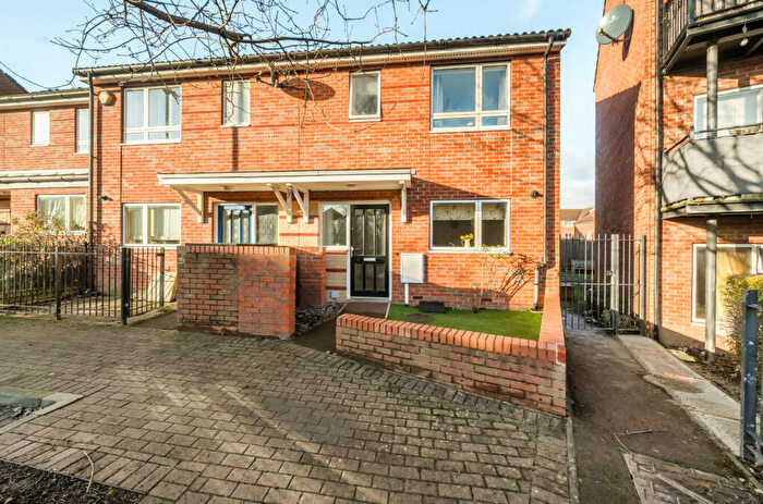 3 Bedroom End Of Terrace House For Sale In Cuckmere Way, Orpington, BR5