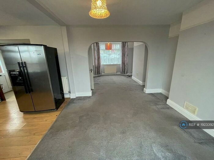 3 Bedroom Semi-Detached House To Rent In Jubilee Road, Knowle, Bristol, BS4