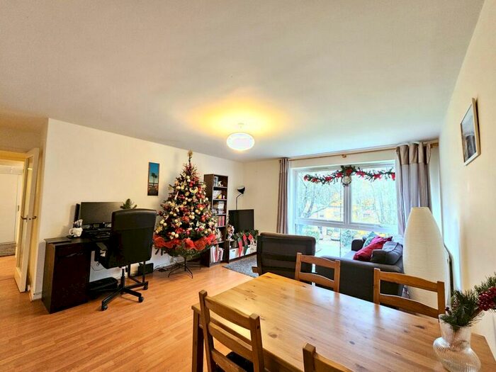 2 Bedroom Flat To Rent In Priory Grange, Fortis Green, N2