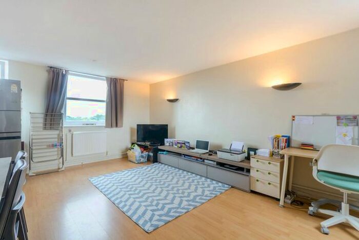 2 Bedroom Flat To Rent In Kingston Hill, Kingston Hill, Kingston Upon Thames, KT2
