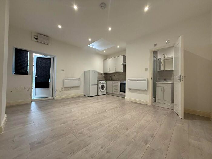 Studio To Rent In Lower Clapton Road, London, E5