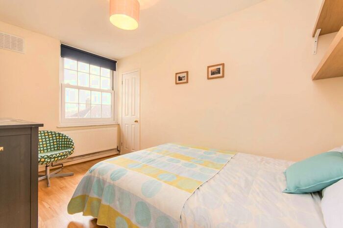 3 Bedroom Flat To Rent In Emlyn Gardens, Wendell Park, London, W12