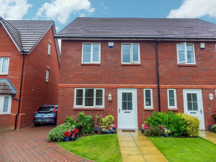 3 Bedroom Semi-Detached House To Rent In Jebb Close, Swindon, Wiltshire, SN25