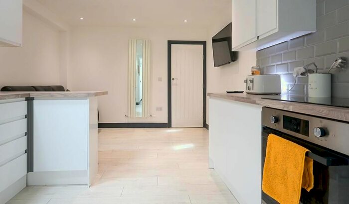 6 Bedroom Terraced House To Rent In Gulson Road, Coventry, CV1