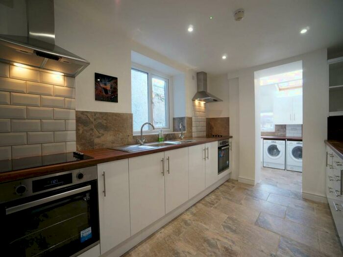 8 Bedroom House To Rent In College Road, Bangor, Gwynedd, LL57