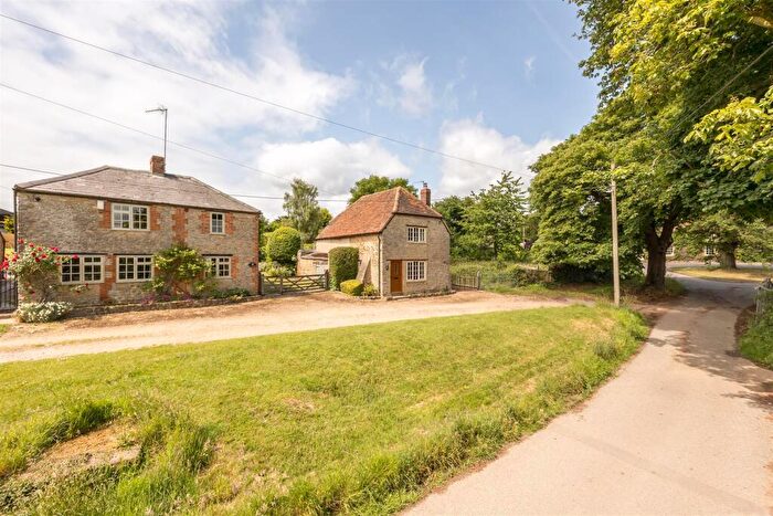 2 Bedroom Detached House For Sale In The Green, Hethe, OX27