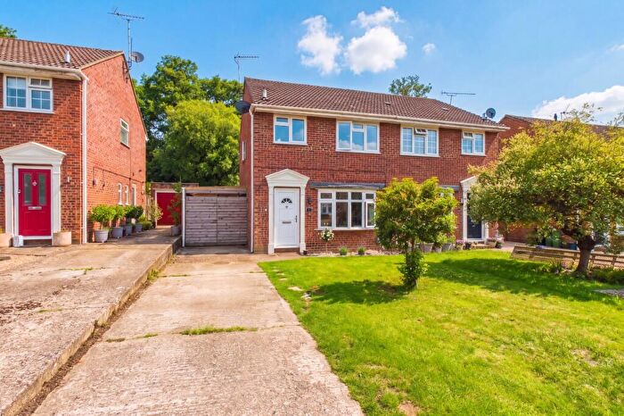 3 Bedroom Semi Detached House For Sale In Hadleigh Gardens, Frimley Green, Camberley, GU16