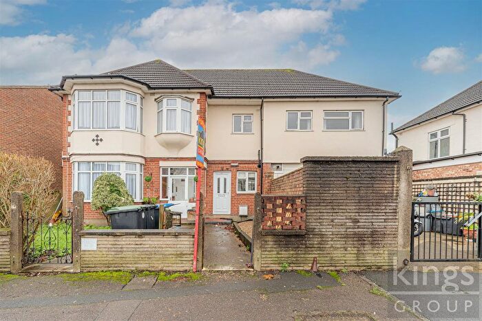 3 Bedroom Maisonette For Sale In Rosemary Avenue, Enfield, EN2