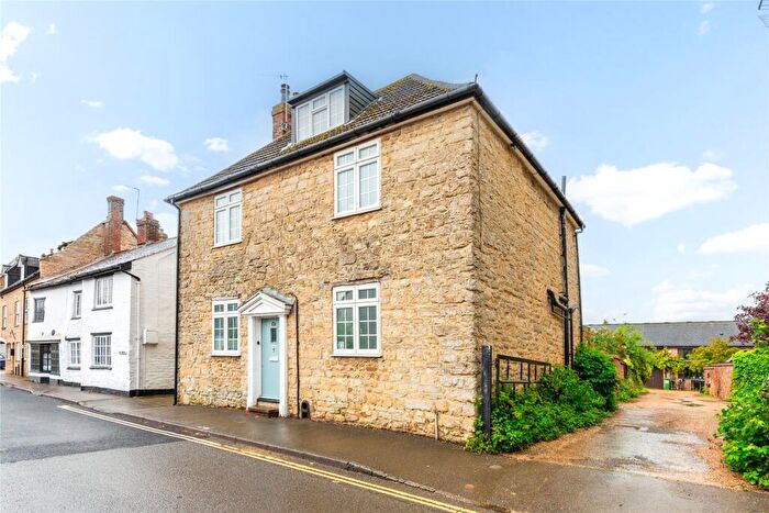 5 Bedroom Detached House For Sale In High Street, Hanslope, Milton Keynes, Buckinghamshire, MK19