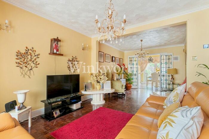 3 Bedroom Terraced House For Sale In New Park Avenue, London, N13