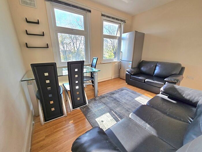 2 Bedroom Flat To Rent In Dallas Road, London, NW4