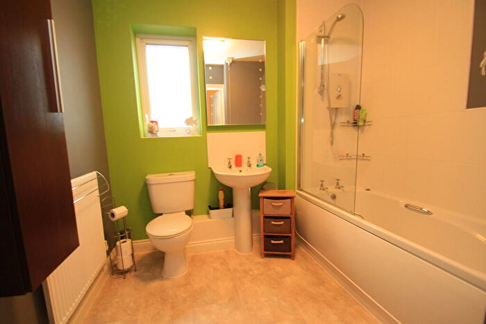 2 Bedroom Apartment To Rent In Newbiggin Place, Leicester, LE4