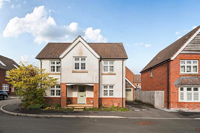 4 Bedroom Detached House For Sale In Rowan Drive, Devizes, SN10