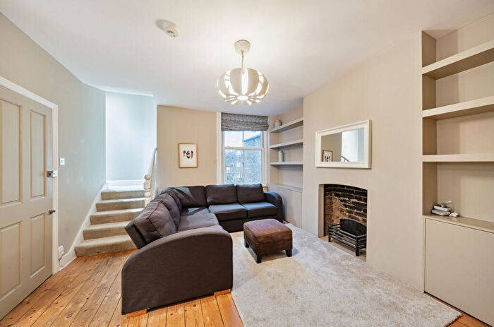 2 Bedroom Apartment For Sale In Victoria Road, Queens Park, NW6
