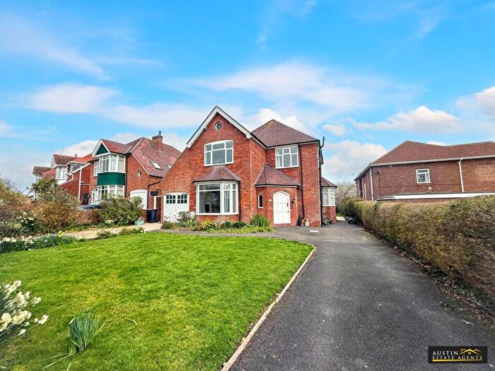 7 Bedroom House For Sale In Lynmoor Road, Greenhill, Weymouth, DT4