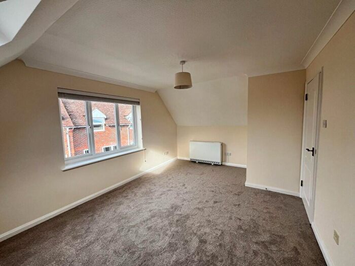 2 Bedroom Flat To Rent In St. Edmunds Church Street, Salisbury, Wiltshire, SP1