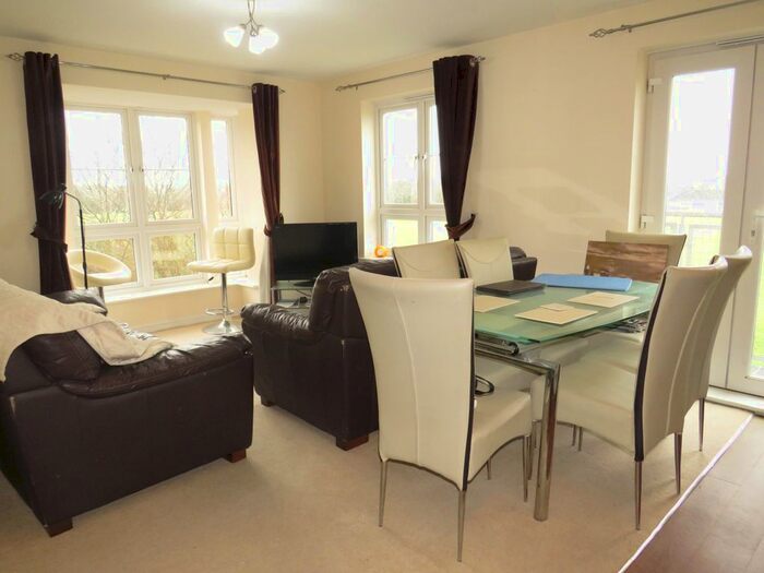 2 Bedroom Flat To Rent In Sheaves Park, Southmead, Bristol, BS10