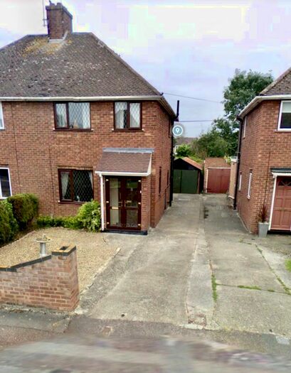 3 Bedroom Semi-Detached House To Rent In Collingwood Avenue, Didcot, OX11