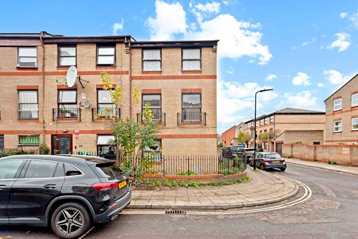 1 Bedroom Flat To Rent In Edmeston Close, Trowbridge Estate, E9