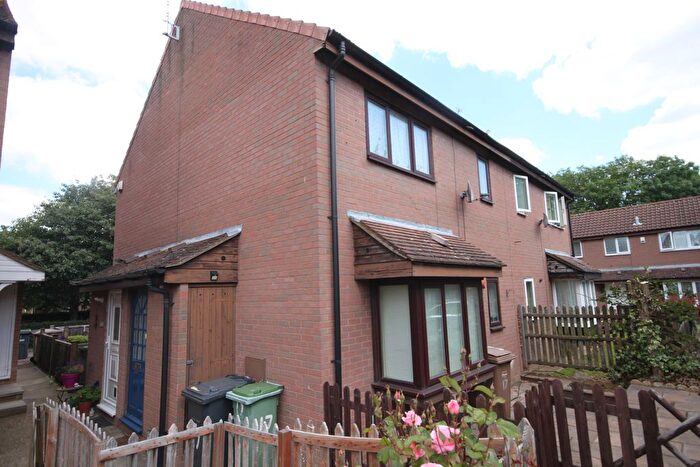 1 Bedroom Detached House To Rent In Copperfields, Luton, LU4